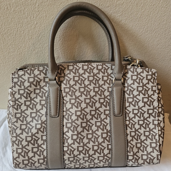 DKNY crossbody bag - Picture 9 of 9